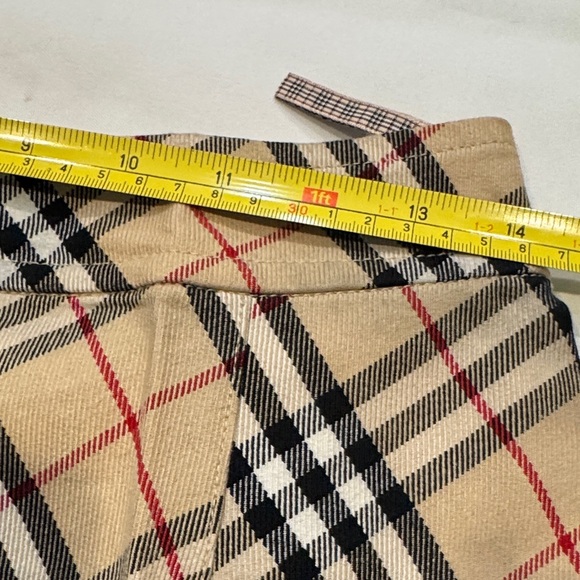 Authentic Burberry Beige and Black Check Skirt - Picture 4 of 14